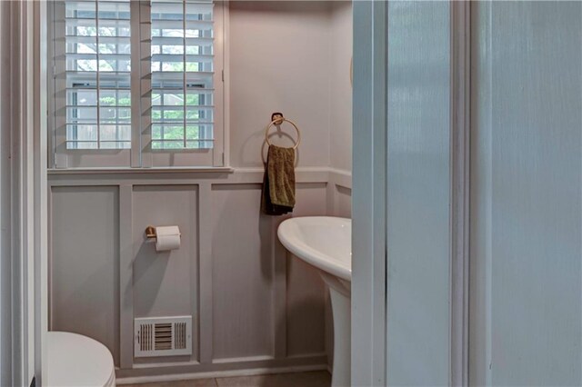 1400 SW 8th Ter, Lees Summit, MO 64081 - bathroom with a decorative wall, toilet, and a sink
