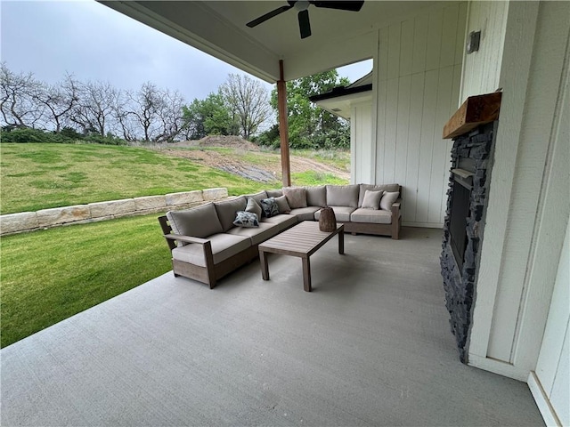 view of patio featuring an outdoor hangout area and a ceiling fan