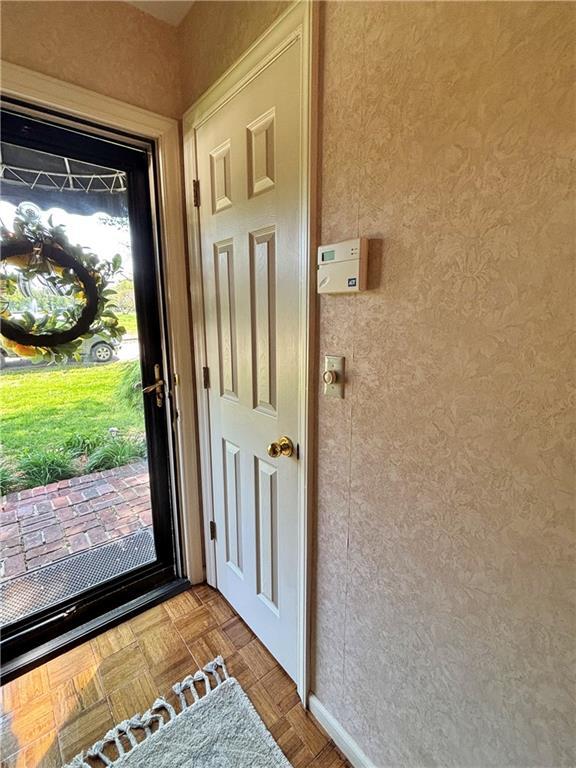 610 S Woodland St, Pittsburg, KS 66762 - view of entryway