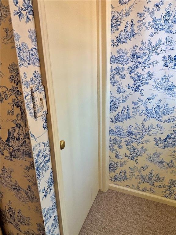 610 S Woodland St, Pittsburg, KS 66762 - bathroom with wallpapered walls