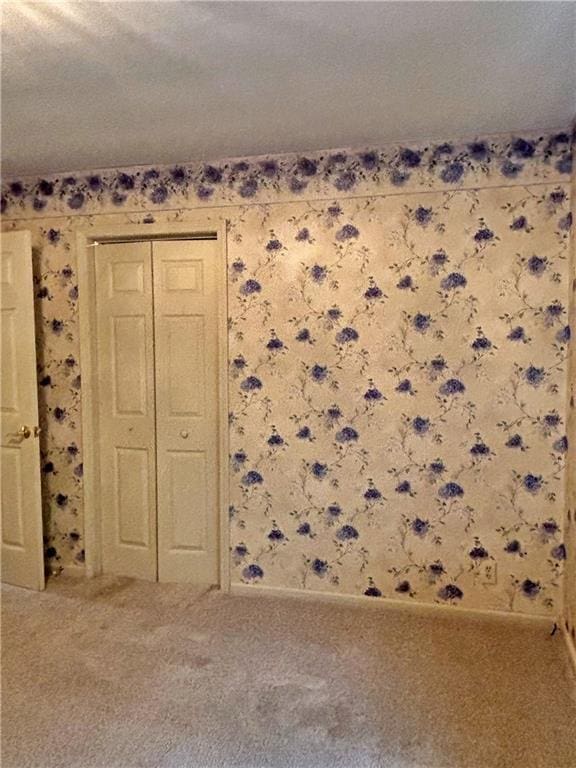 610 S Woodland St, Pittsburg, KS 66762 - carpeted spare room featuring wallpapered walls