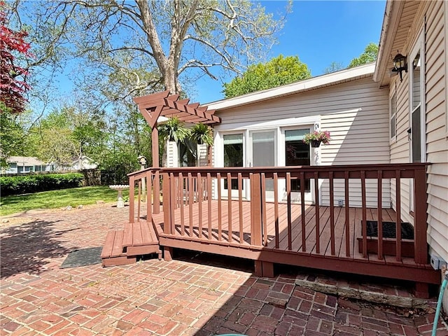 610 S Woodland St, Pittsburg, KS 66762 - view of wooden deck