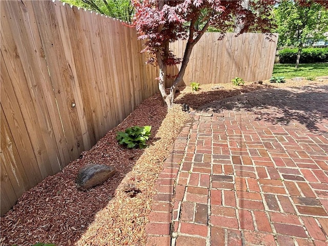 610 S Woodland St, Pittsburg, KS 66762 - view of yard with fence and a patio area