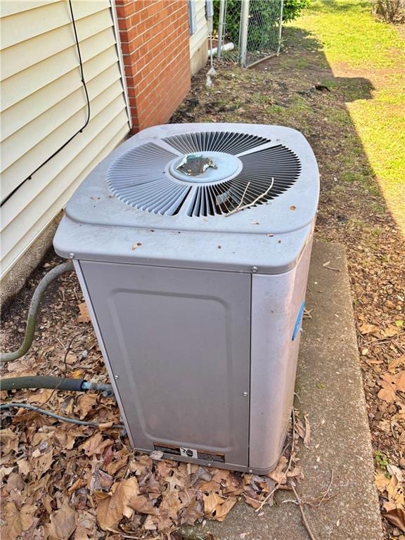 610 S Woodland St, Pittsburg, KS 66762 - exterior view of central AC unit