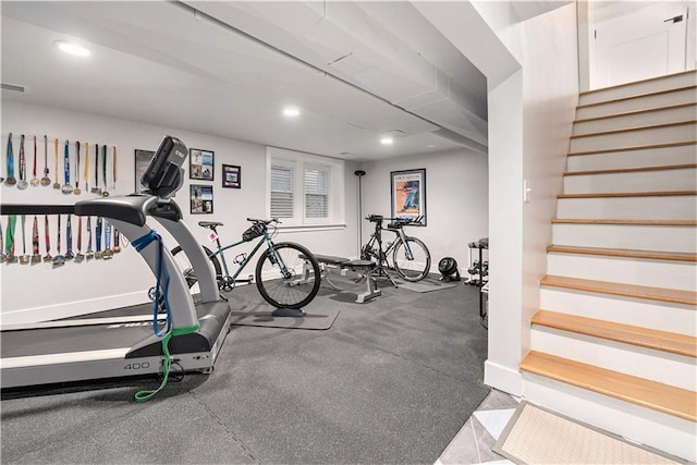 exercise room featuring recessed lighting