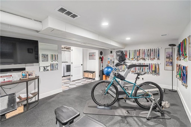 exercise room with visible vents, recessed lighting, washer / dryer, and baseboards