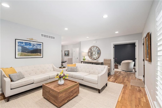 living area featuring baseboards, recessed lighting, light wood-style flooring, and visible vents