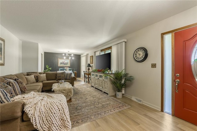 2931 N Washington St, Chillicothe, MO 64601 - living room featuring visible vents, baseboards, and wood finished floors