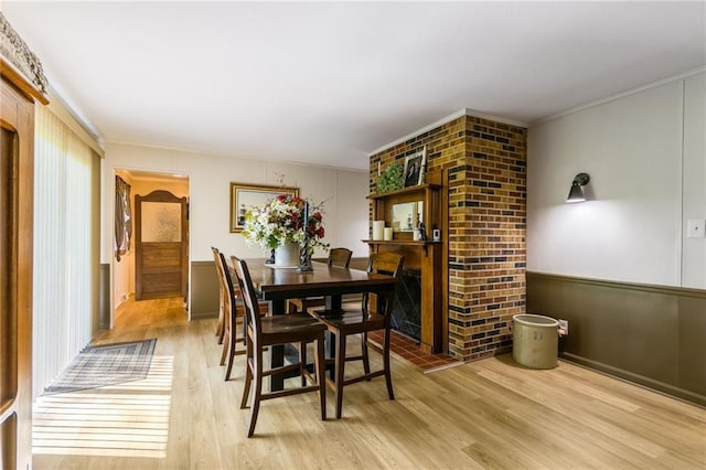 2931 N Washington St, Chillicothe, MO 64601 - dining area with wood finished floors and ornamental molding