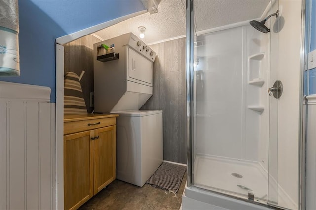 2931 N Washington St, Chillicothe, MO 64601 - full bath with a textured ceiling, stacked washer / dryer, and a stall shower