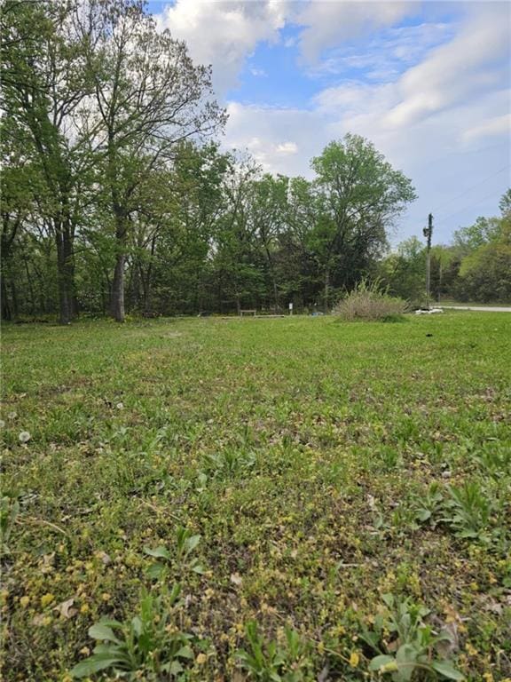 305 E Sugar Lake Dr, Mound City, KS 66055