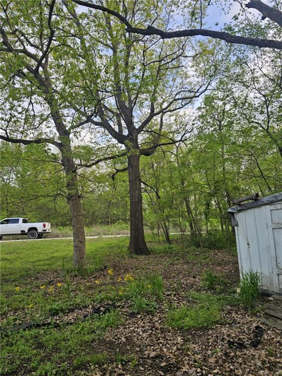 305 E Sugar Lake Dr, Mound City, KS 66055
