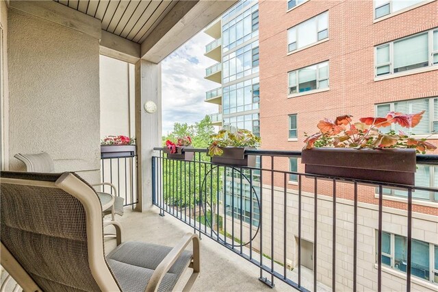4949 Wornall Rd Unit 203, Kansas City, MO 64112 - view of balcony