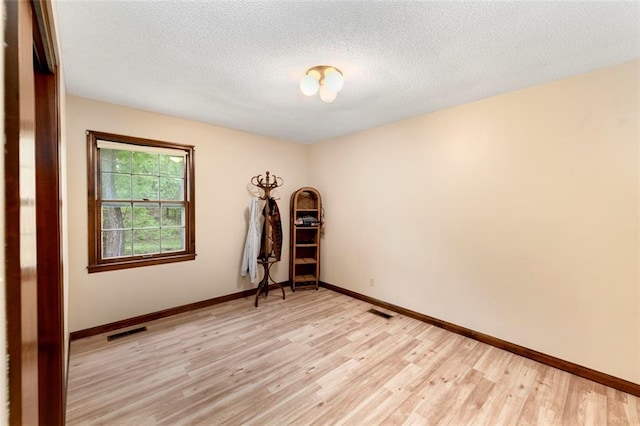 2501 Olde Creek Ct S, Leavenworth, KS 66048 - spare room with light wood-style floors and a textured ceiling