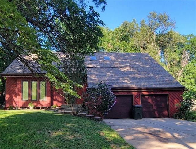 2501 Olde Creek Ct S, Leavenworth, KS 66048 - view of front facade with roof with shingles, a garage, a front yard, and driveway