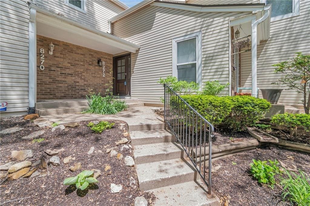 8272 NW Barrybrooke Dr, Kansas City, MO 64151 - photo 1