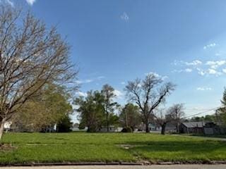 815 Shawnee St, Hiawatha, KS 66434