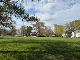 815 Shawnee St, Hiawatha, KS 66434