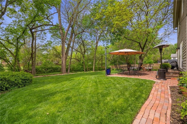 view of yard featuring fence and a patio area