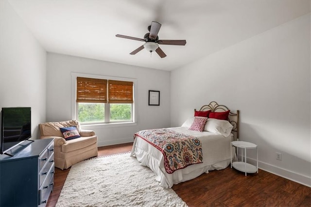 bedroom featuring wood finished floors, baseboards, and a ceiling fan