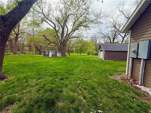 1420 N Mulberry St, Maryville, MO 64468 - view of grassy yard with an outdoor structure and a shed