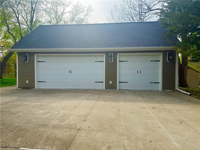 1420 N Mulberry St, Maryville, MO 64468 - view of detached garage
