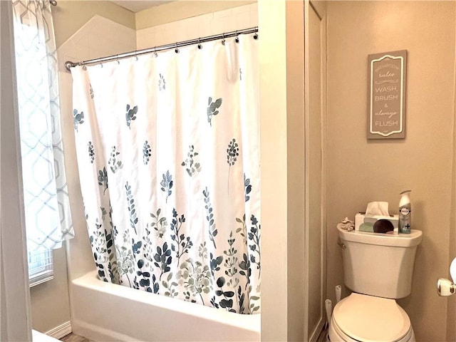 428 W Sycamore St, Nevada, MO 64772 - full bathroom with toilet, shower / tub combo, and baseboards