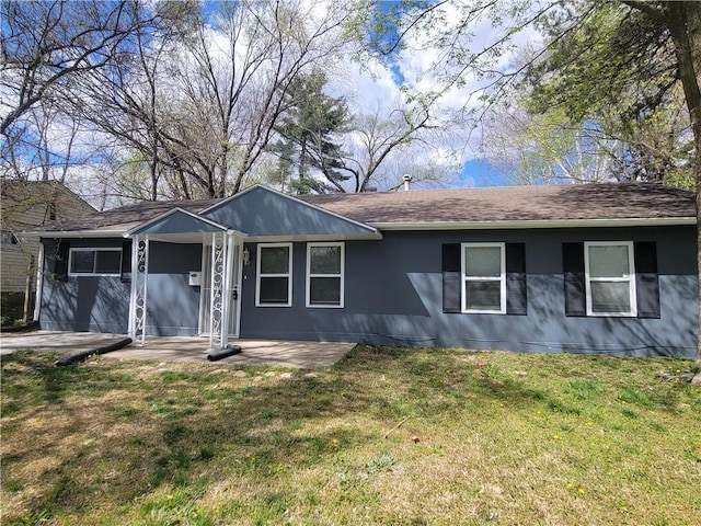4818 E 45th St, Kansas City, MO 64130 - ranch-style house with a shingled roof and a front lawn