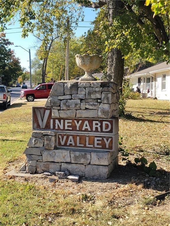 4818 E 45th St, Kansas City, MO 64130 - community sign featuring a yard