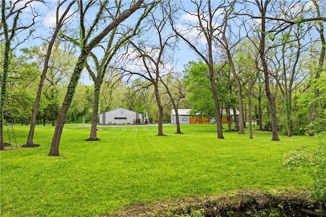11155 Hubbard Rd, Kansas City, KS 66109 - view of green lawn
