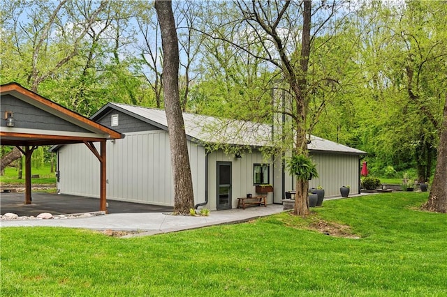 11155 Hubbard Rd, Kansas City, KS 66109 - rear view of property featuring a lawn and a carport