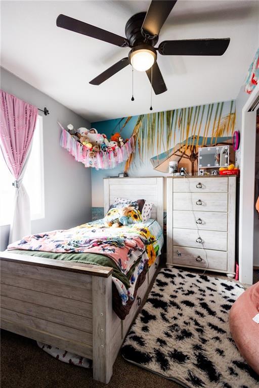 bedroom with ceiling fan