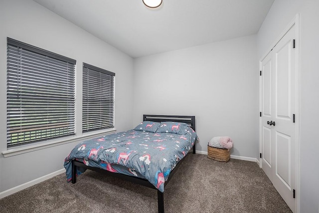 bedroom featuring baseboards and carpet flooring