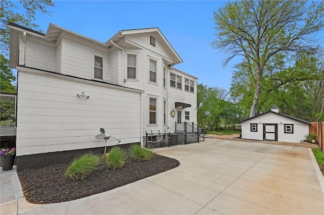 510 E Park St, Olathe, KS 66061 - view of front of property with an outbuilding and a patio