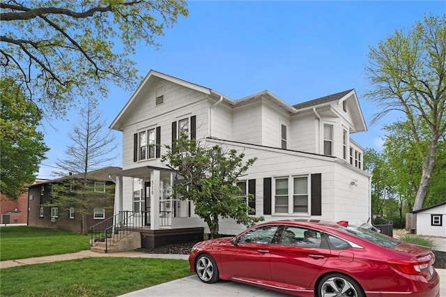 510 E Park St, Olathe, KS 66061 - traditional style home featuring a front lawn