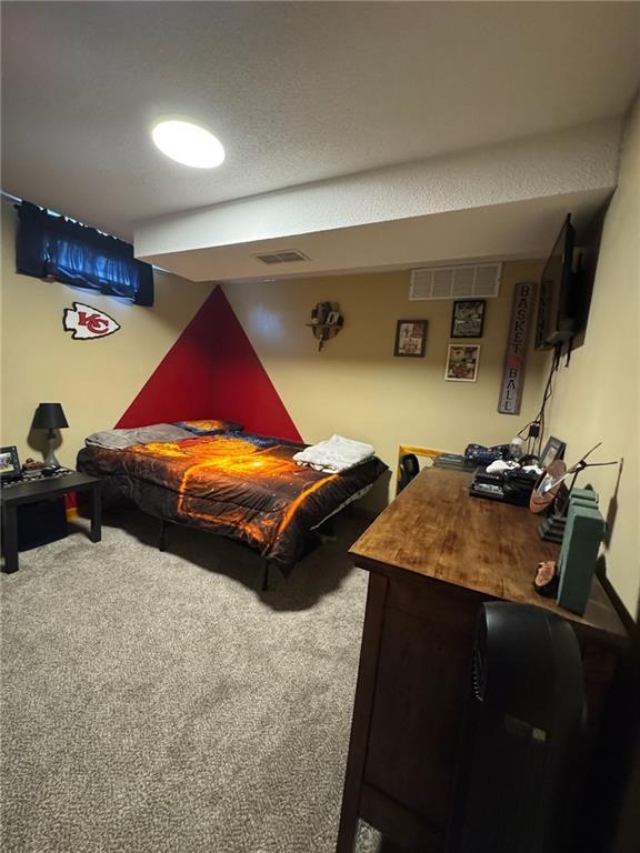 166 Crescent Dr, Chillicothe, MO 64601 - bedroom featuring visible vents and carpet
