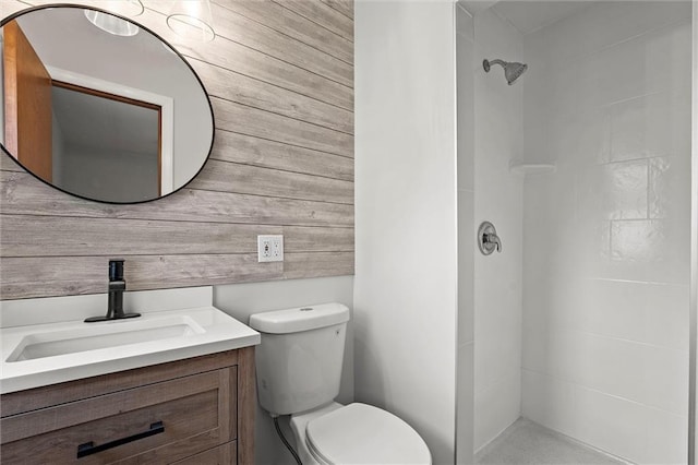 8416 Westridge Rd, Raytown, MO 64138 - bathroom featuring a tile shower, toilet, and vanity