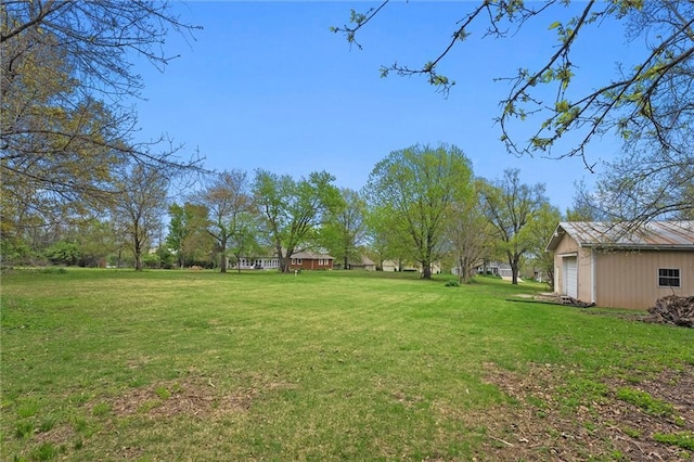 8416 Westridge Rd, Raytown, MO 64138 - view of yard featuring an outdoor structure and a detached garage