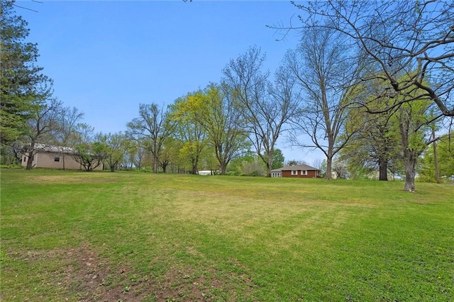 8416 Westridge Rd, Raytown, MO 64138 - view of yard