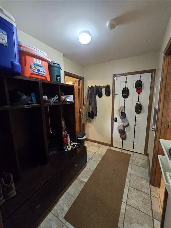 1502 Hillcrest Ct, Atchison, KS 66002 - view of mudroom