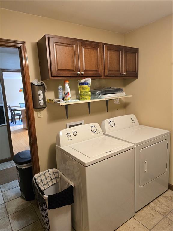 1502 Hillcrest Ct, Atchison, KS 66002 - laundry area with cabinet space and independent washer and dryer