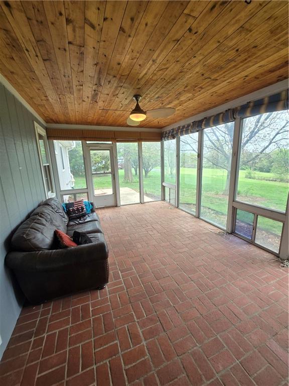 1502 Hillcrest Ct, Atchison, KS 66002 - sunroom with ceiling fan