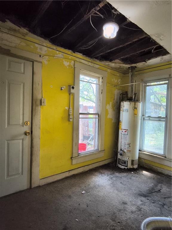 808 N Pine, Pittsburg, KS 66762 - interior space with gas water heater
