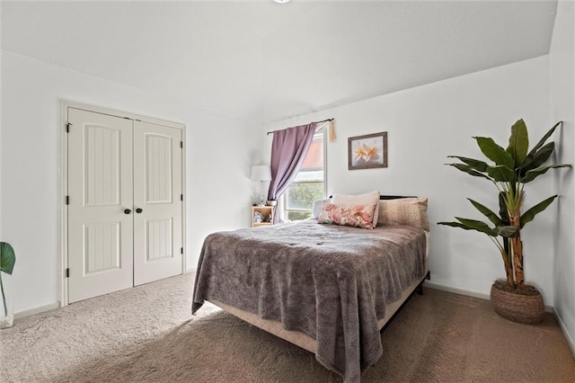 carpeted bedroom with baseboards and a closet