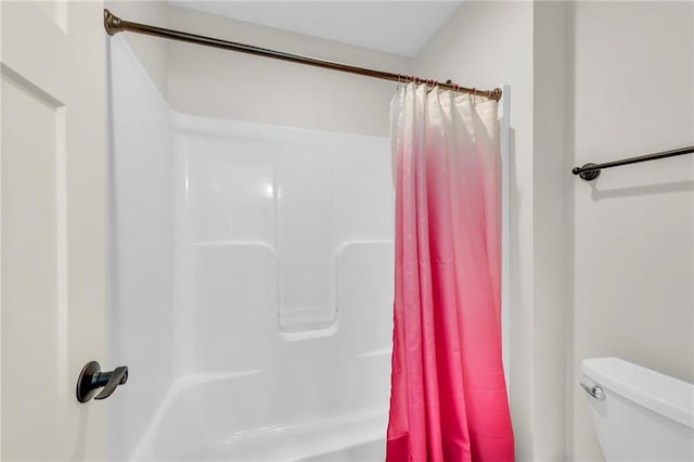 12765 N Imperial Dr, Platte City, MO 64079 - bathroom with a shower with shower curtain and toilet