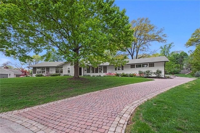 9818 Overbrook Ct, Leawood, KS 66206 - view of front of house with a front lawn