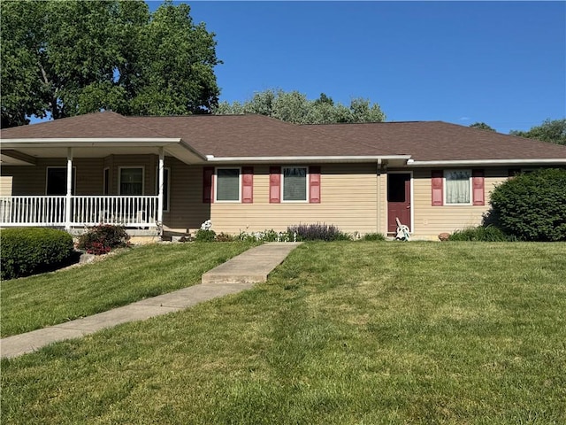 915 Walnut St, Valley Falls, KS 66088 - ranch-style home featuring covered porch and a front lawn