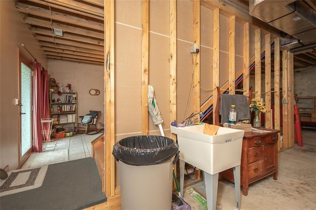 915 Walnut St, Valley Falls, KS 66088 - view of below grade area