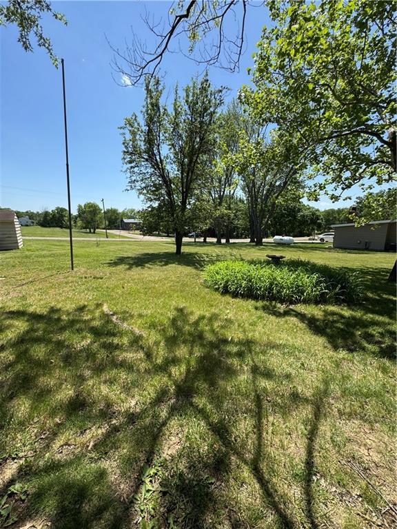 8833 Hickory Ln, Ozawkie, KS 66070 - view of grassy yard