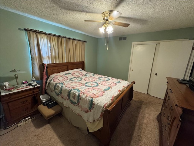 8833 Hickory Ln, Ozawkie, KS 66070 - carpeted bedroom with a closet, ceiling fan, and a textured ceiling